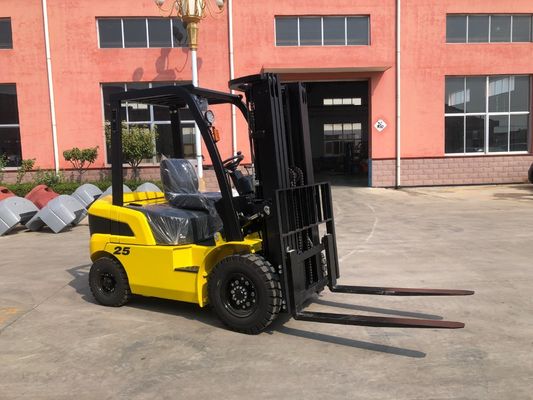 Yellow 2.5 Ton Diesel Forklift Trucks with 1070 Fork Length and CE Certification